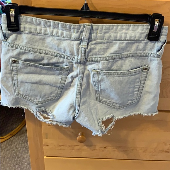 VINTAGE FREE PEOPLE DENIM SHORTS - Picture 2 of 2